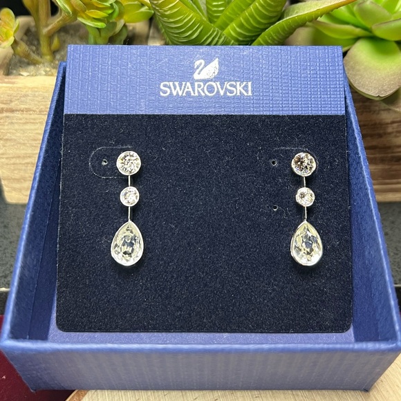 NWT Swarovski Crystal Earrings ✨ - Picture 3 of 4